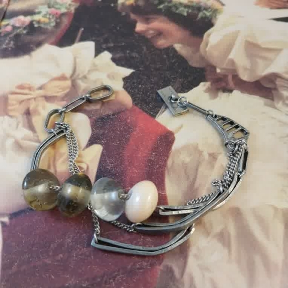 Anne Marie Chagnon Modernist Bracelet with Olive and Cream Beads - Picture 7 of 10